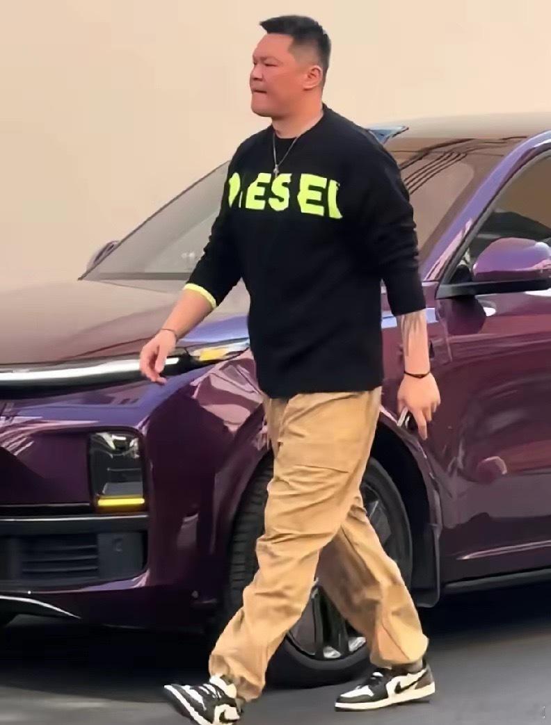 广东男篮去年赚了8500万，全联盟第一，这可了不得。朱芳雨总经理卸任，老板直接把