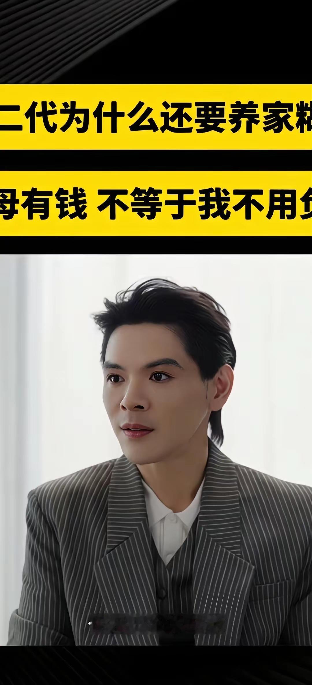 刷到向佐这段采访时，正蹲在路边吃煎饼，听完差点把酱抹到下巴上——这话说得实在，比