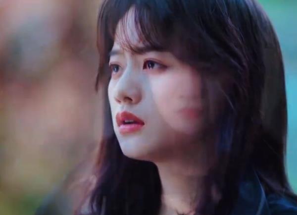 又是原配美过“小三”？

真的是服了，现在导演都靠着这种反差来博眼球的么？

《