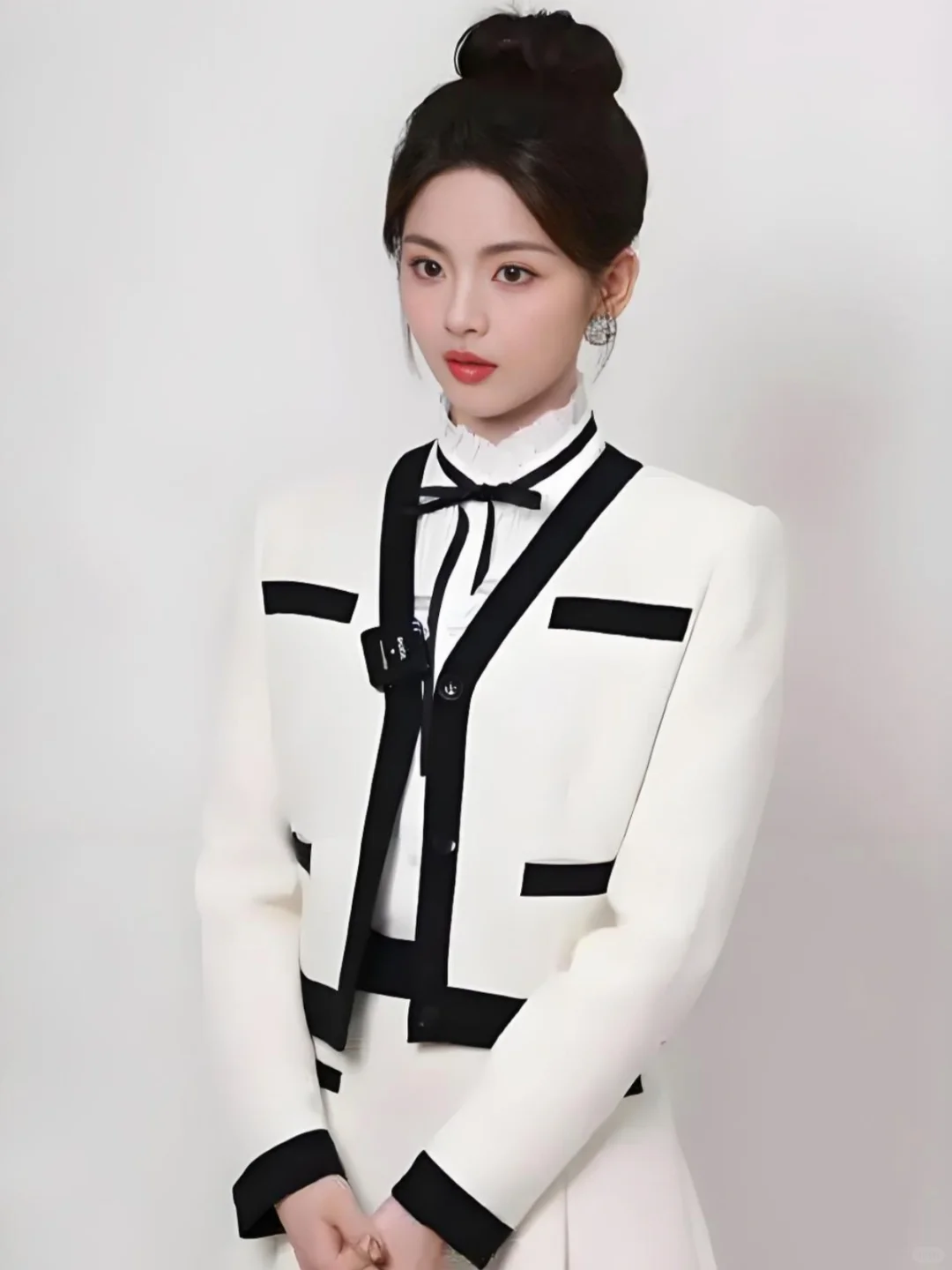 杨超越新歌发布，是转型还是无奈之举？