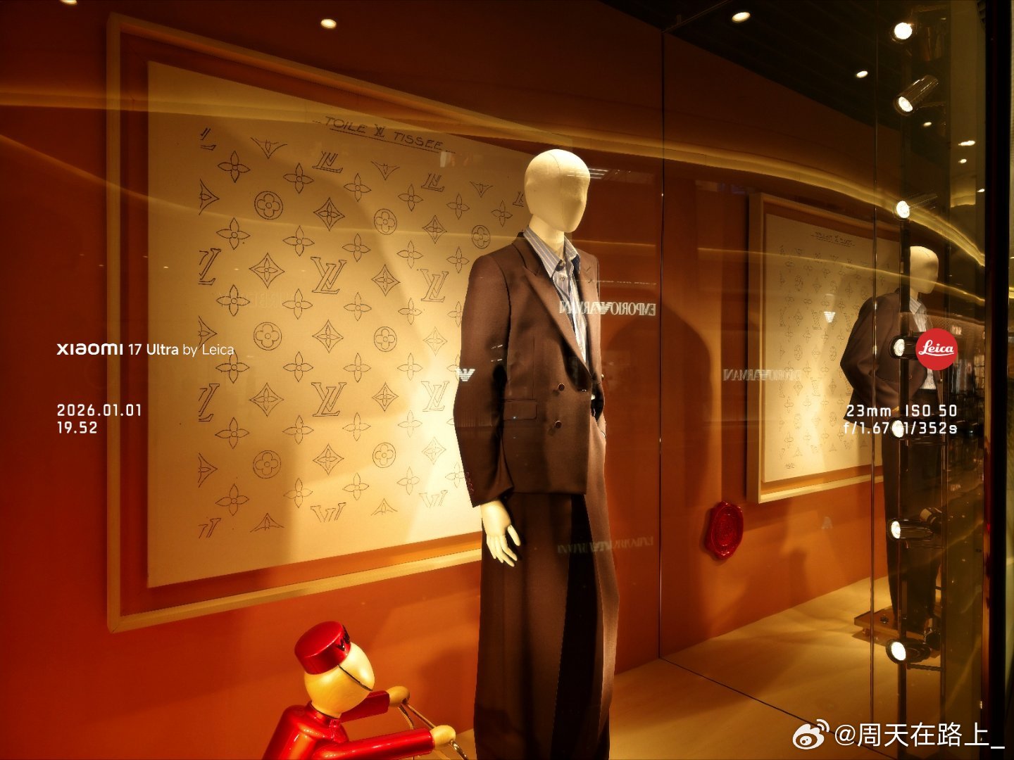 大家觉得徕卡二瞬和真徕卡的色彩有几成相似度我个人觉得小米在徕卡一瞬和二瞬里对徕卡