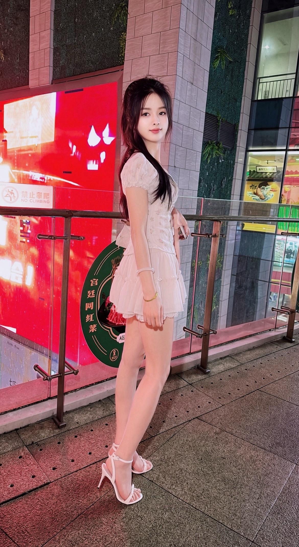 我熹欢你宠我的样子，也喜欢你偶尔拿我没办法的样子，其实我知道，不是所有人都会一直