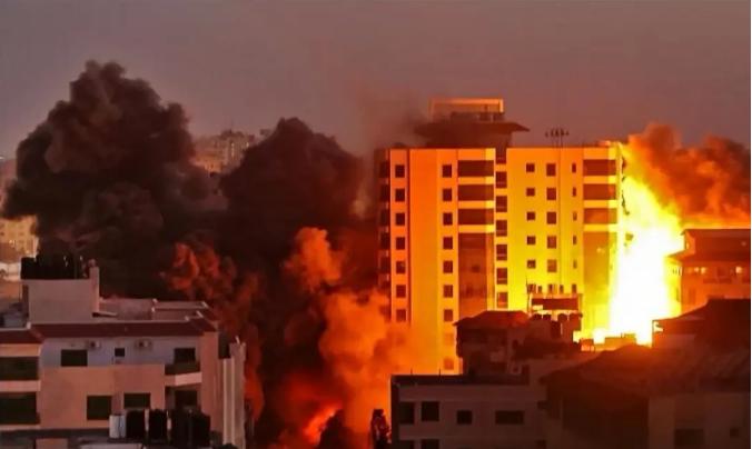 太恐怖了！巴铁总理访华当天，国内突发爆炸袭击，超百人伤亡！歹毒至极！就在巴基斯坦