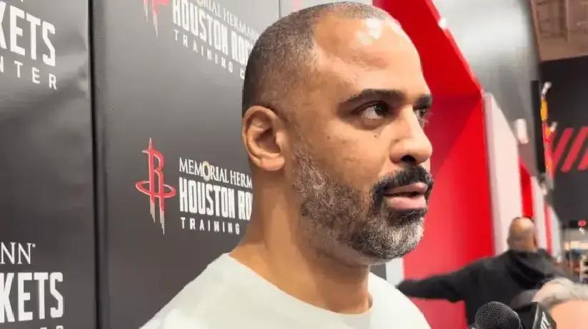 15胜6负，这战绩放哪儿都能开香槟了，乌度卡却板着脸说只是“不错”。
 
这就有