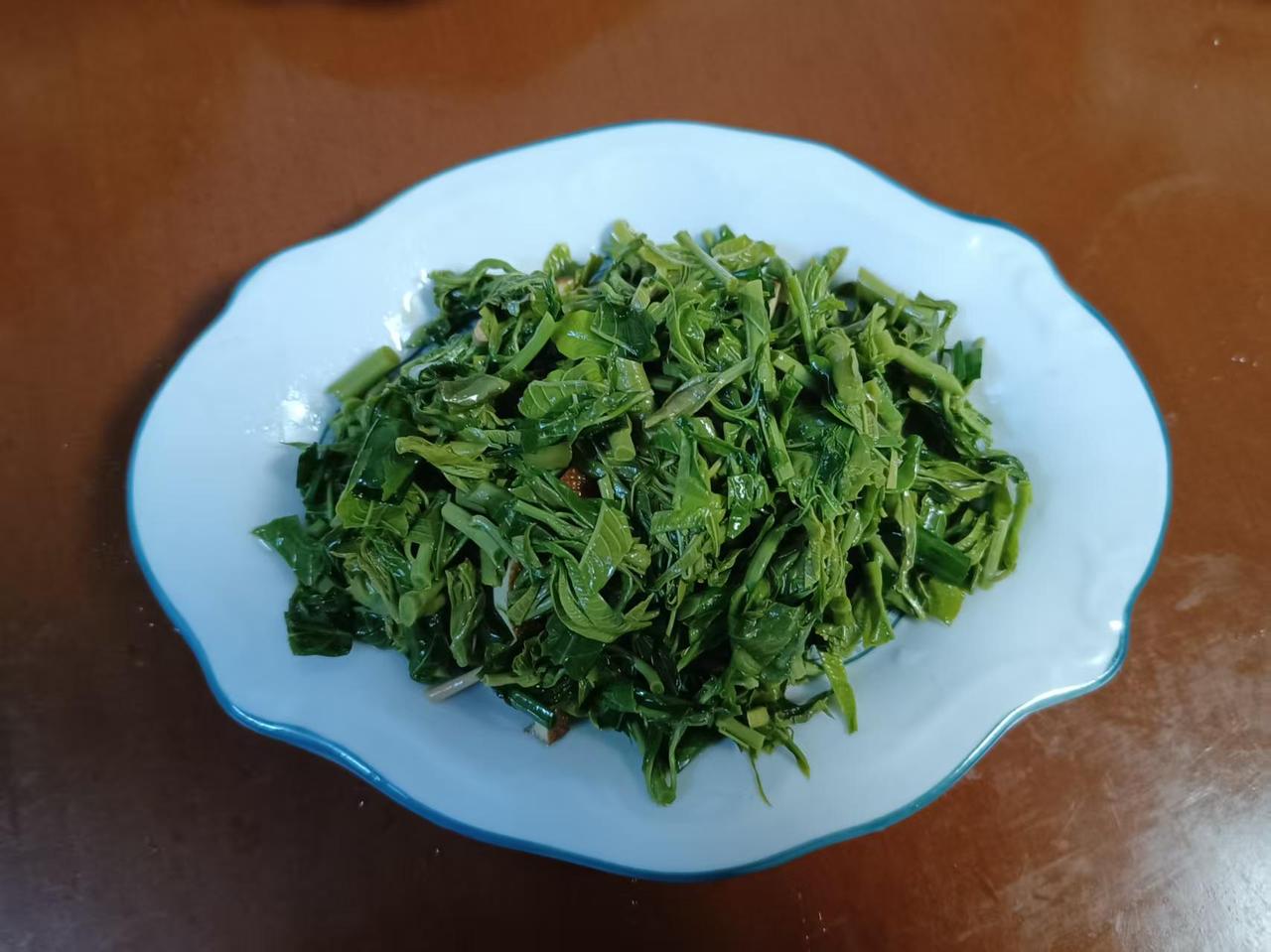 五十多岁的人了
周末这么吃您觉得可以嘛
中老年健康吃法 老年家常餐 中年饮食养生