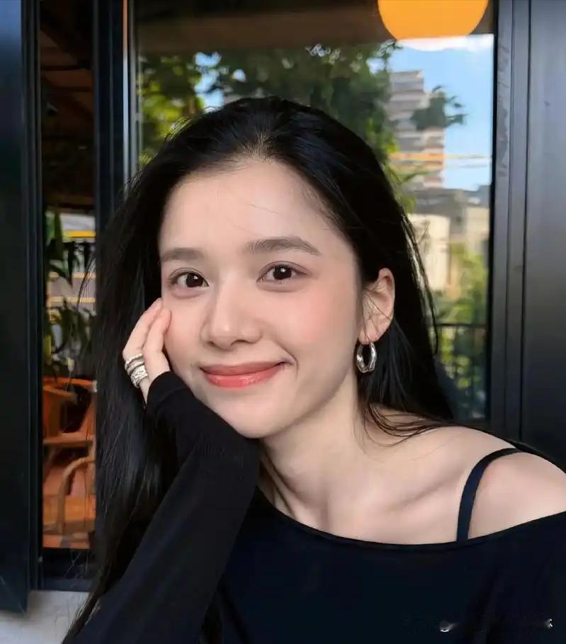好像是因为陈哲远和张婧仪的新剧最近官宣，张婧仪是平番在后，粉丝不满意，所以闹得挺