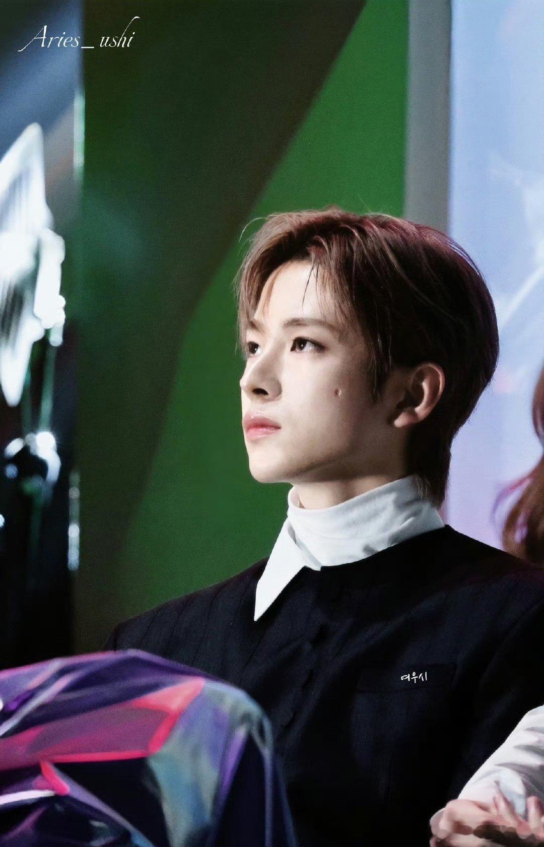 含泪看EXO舞台的迷弟YUSHI 演我本人追星现场！看到偶像舞台直接热泪盈眶的样