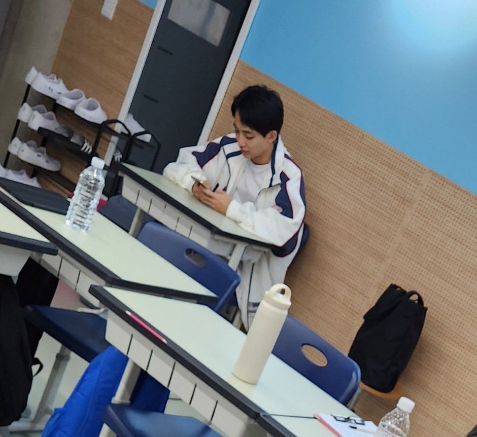 坐在这好乖呀🥺净汉老师变净汉学生了 