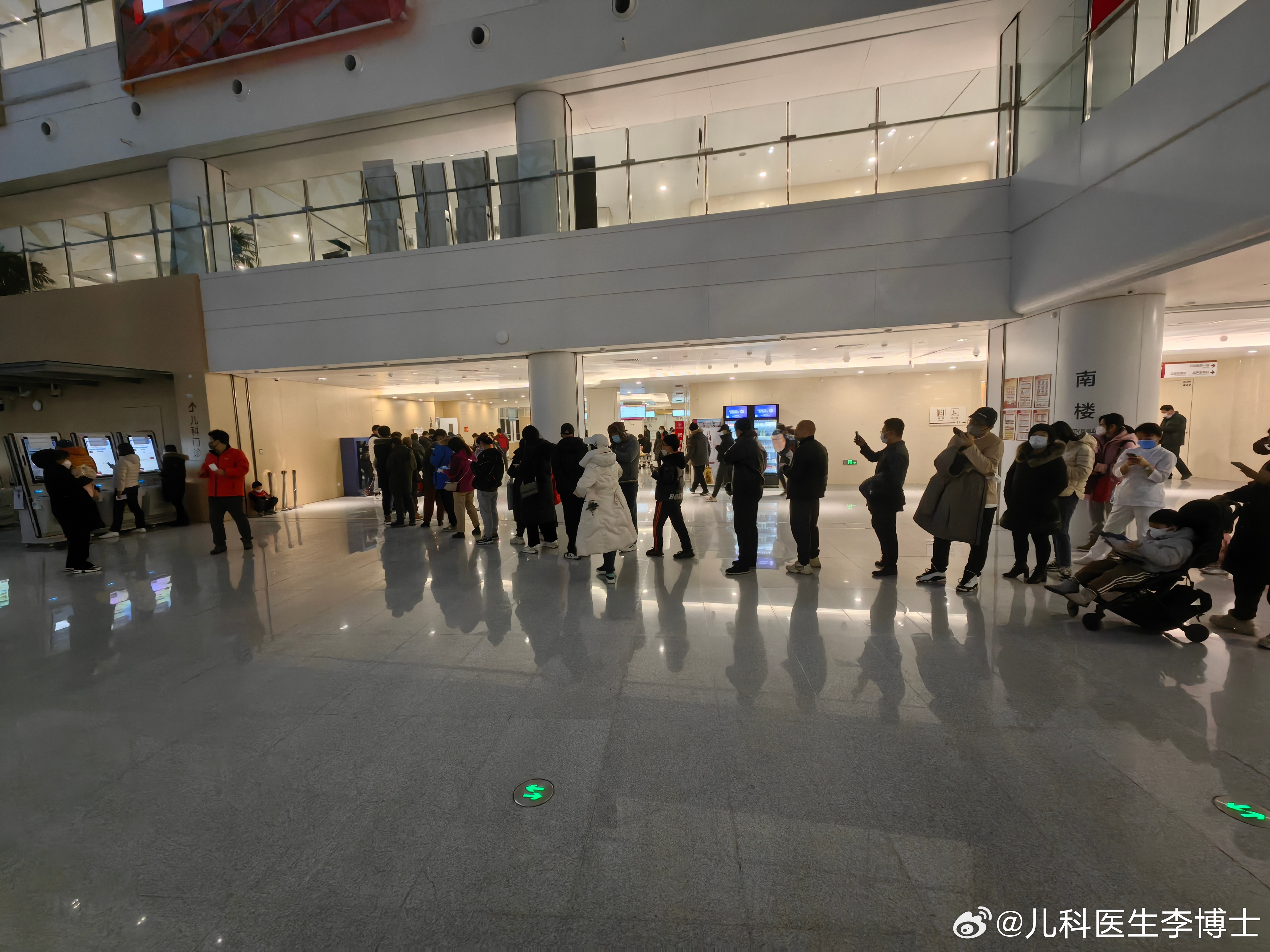 支原体肺炎不是新的疾病，但是今年对儿童的冲击更大一点，甚至有部分家长被感染。以阿