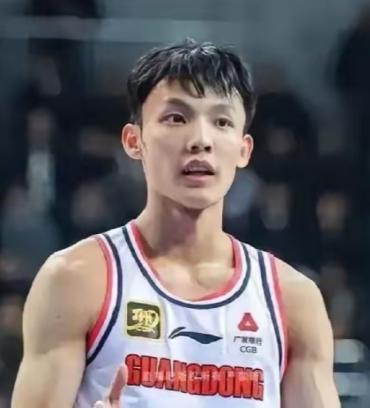徐杰被七十万年薪压抑了整整好几年，一手造成徐杰抬不起头的杜峰终于下课，对于徐杰来
