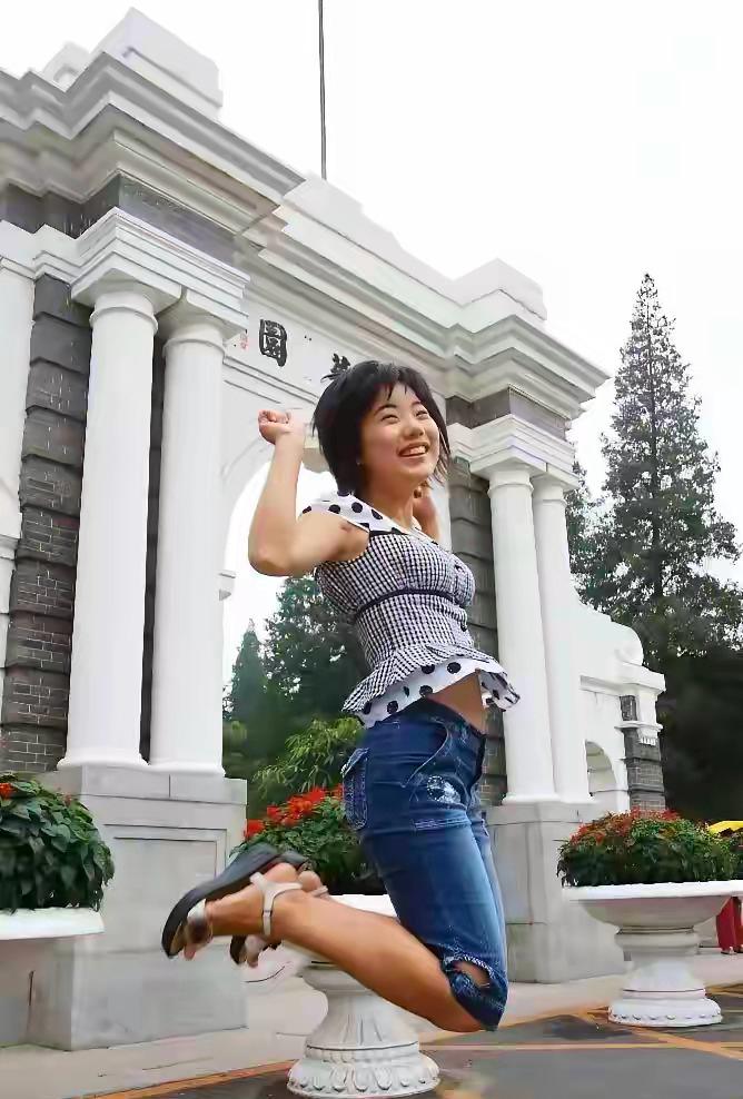 蒋方舟这个人命真好，会投胎！本就是个资质平庸之辈，却被不要脸的包装成“天才少女”
