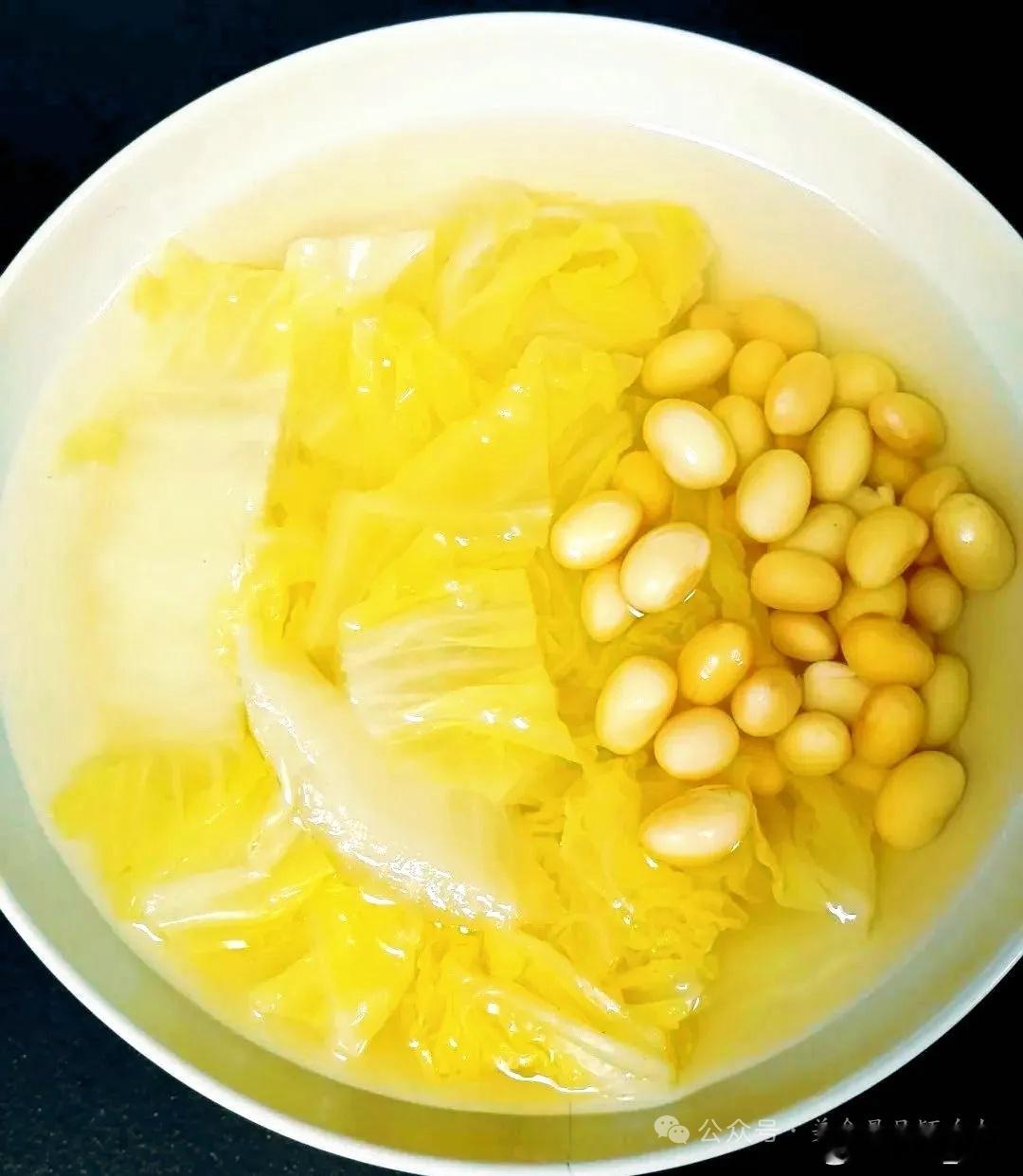 清肠土方子“白菜黄豆水”拿捏！ “肠道顺，万事顺。”这句古语道出了肠道健康对人体
