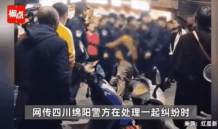 “为母则刚，但这刚过头了！”四川绵阳，一女子与丈夫因争夺孩子抚养权问题，在大街上