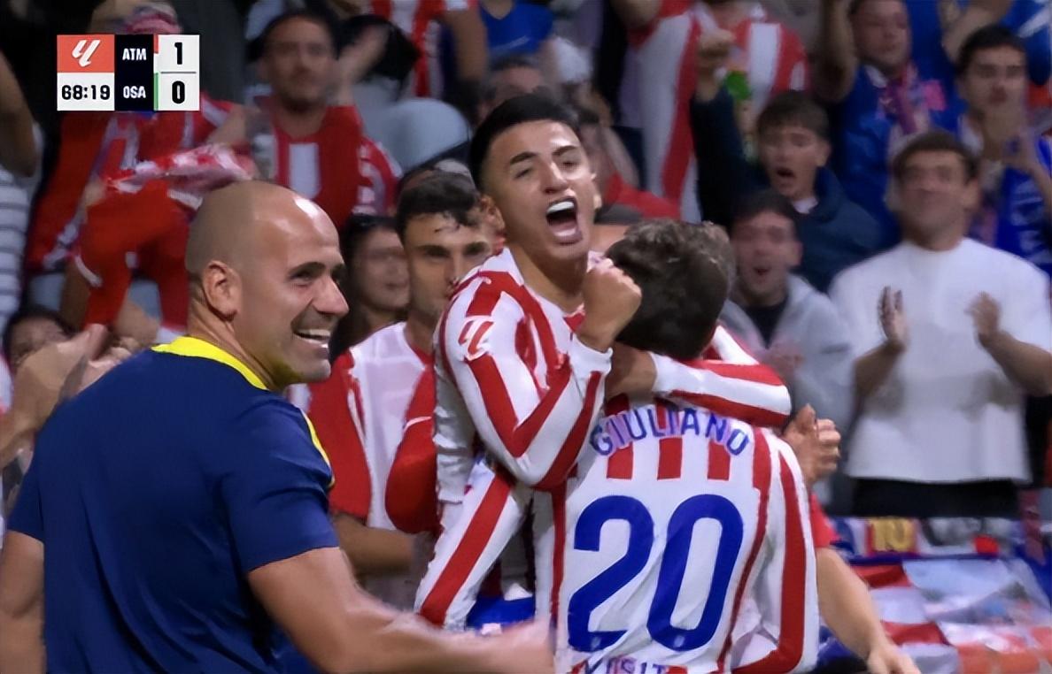 马竞阿尔马达被巴萨马丁踩踏，这种球裁判知道是红牌，为什么在亲自看完VAR的情况下