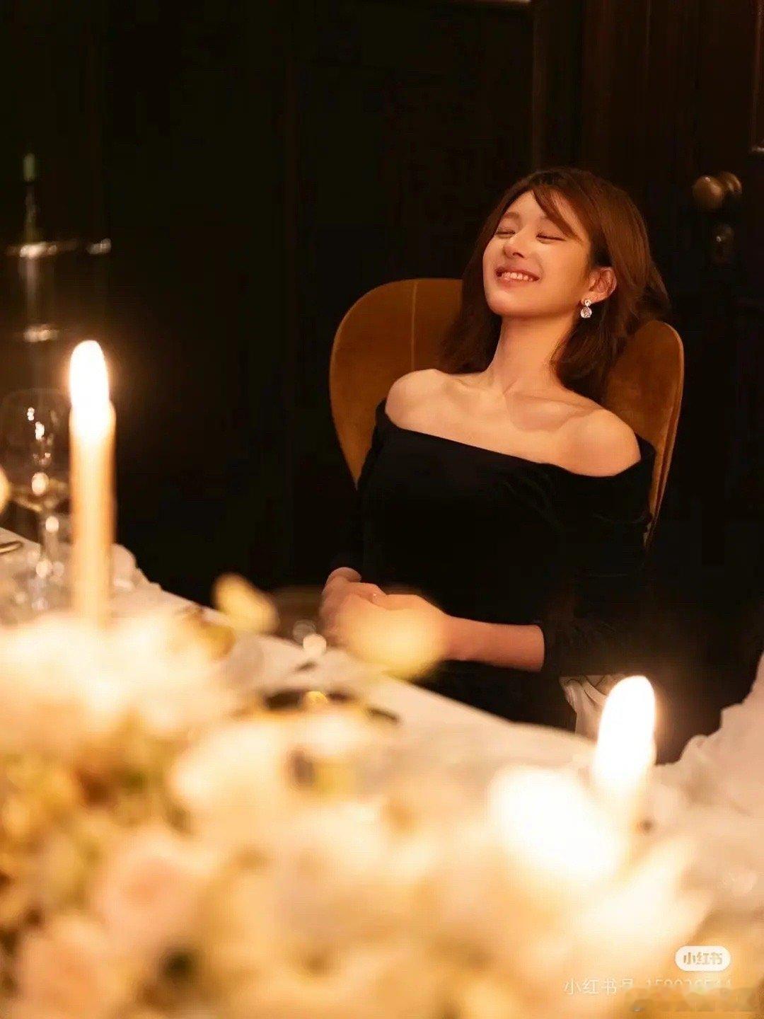 可以看的出来赵露思真的很爱黄毛啊 ​​​