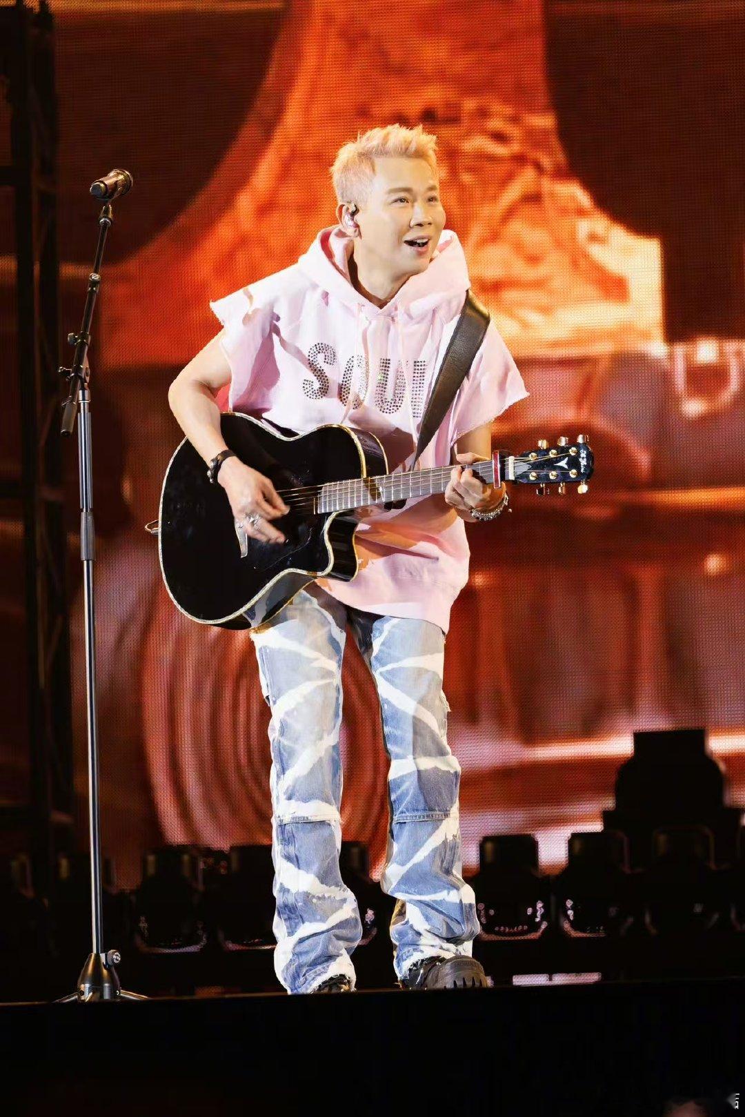 建议开心麻花考虑一下陶喆 演唱会talking环节笑点密集，和歌迷互动超有趣，喜