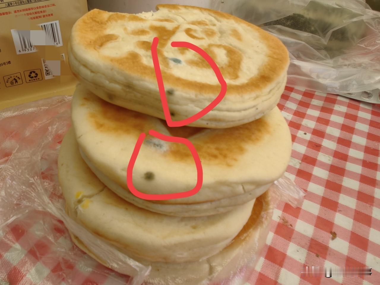 大表姐和表姐夫退休金合计每月一万多，在家里竟然吃发霉的馍！

大表姐是我大姑家的