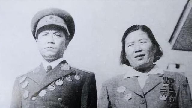 1979年，李赤然少将恢复名誉，回南京军区索要工资。空军司令员不满：老家伙平反了