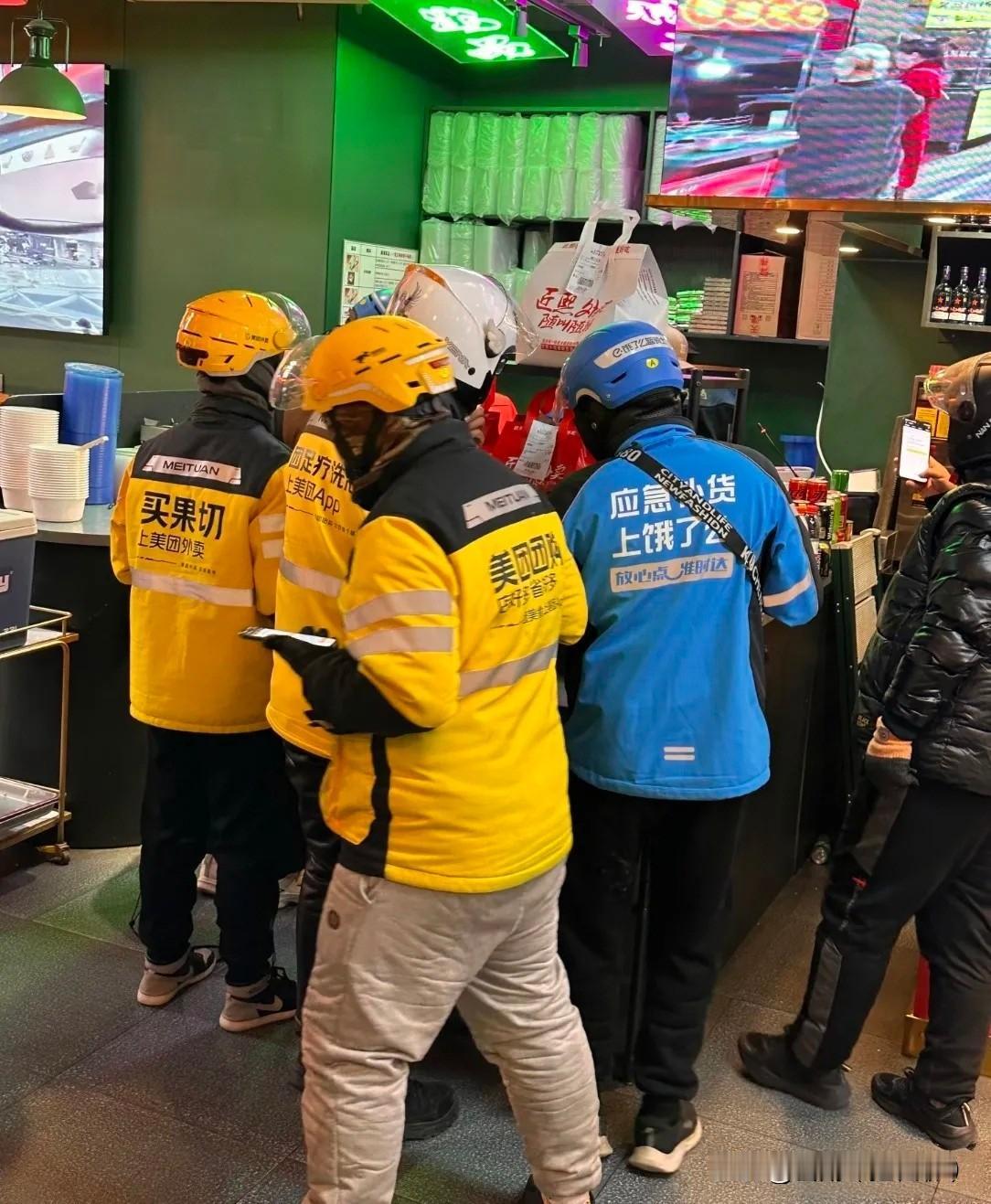 宁波的小老板们和外卖平台闹掰了，这个外卖平台直接把宁波的店铺下架了。

这还不算