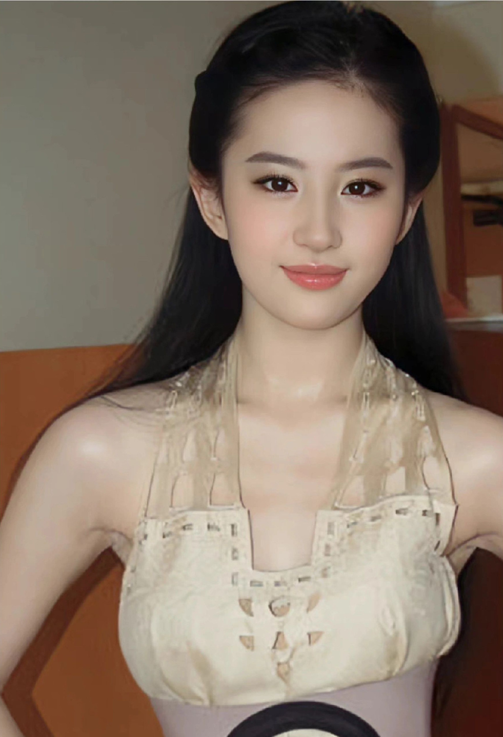 刘亦菲早期穿搭什么水平？我现在也够不到的时髦感[苦涩]果然脸是最好的时尚单品🤓