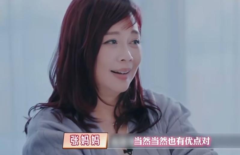 陈松伶的婆婆感谢她一起帮忙照顾公公，陈松伶说这都是应该的！
婆婆：“松松身上优点