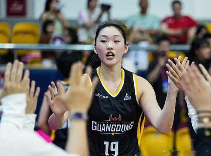 中国女篮集训首日20岁新星独训引关注 1米93张明珠成宫鲁鸣重点培养对象中国女篮