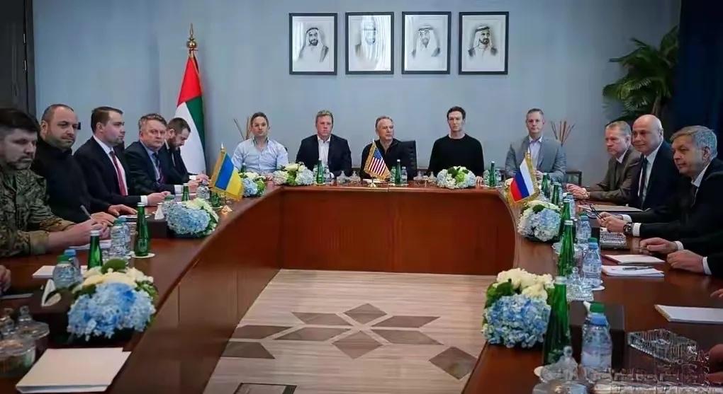 阿布扎比三方会谈后，俄罗斯表明了最新立场。
 
第一、乌克兰让出顿巴斯。
第二、