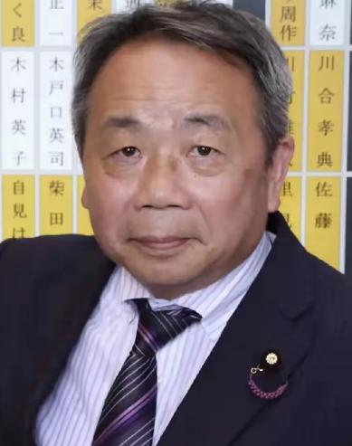 4月22日，就在126名日本议员集体去靖国神社“拜鬼”的同一天，队伍里有一个让中