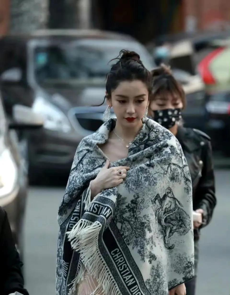 中小学阶段过于受欢迎，朋友太多，非常不利于学业，容易恋爱、搞圈子，成群结队校园霸