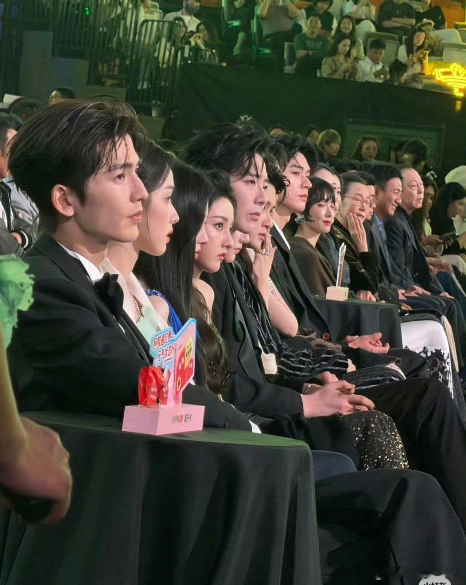 高鼻梁真的会显得侧颜很好看 