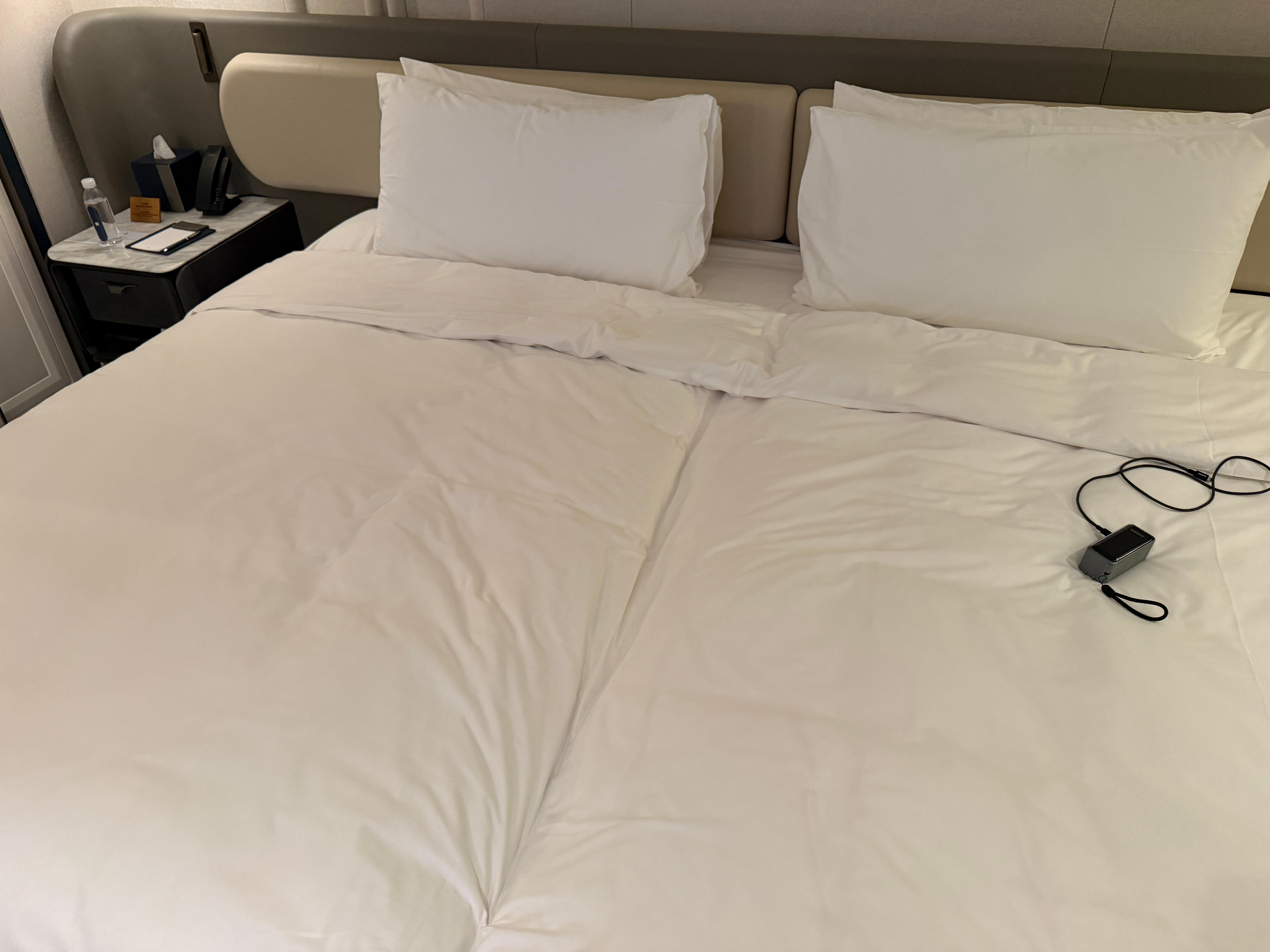 又让我睡到“双床”拼“大床房”的户型了……好歹也是号称“五星级酒店”，就别搞这种