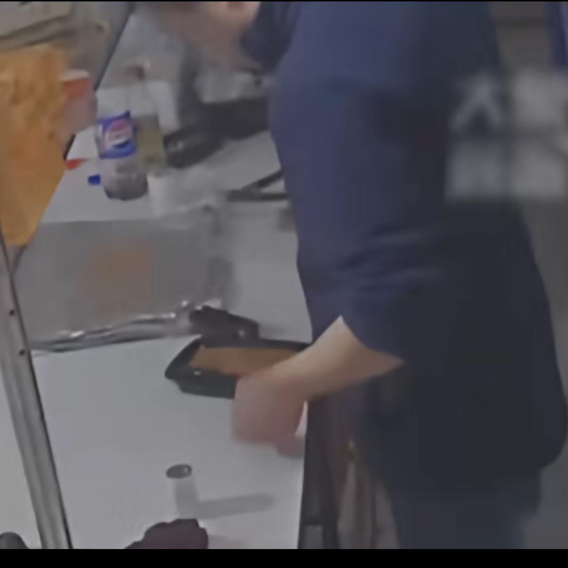 隔9个月才曝光！福鼎外卖被吐口水，店家换个马甲开店仍被揪出

“这外卖是加了‘恶