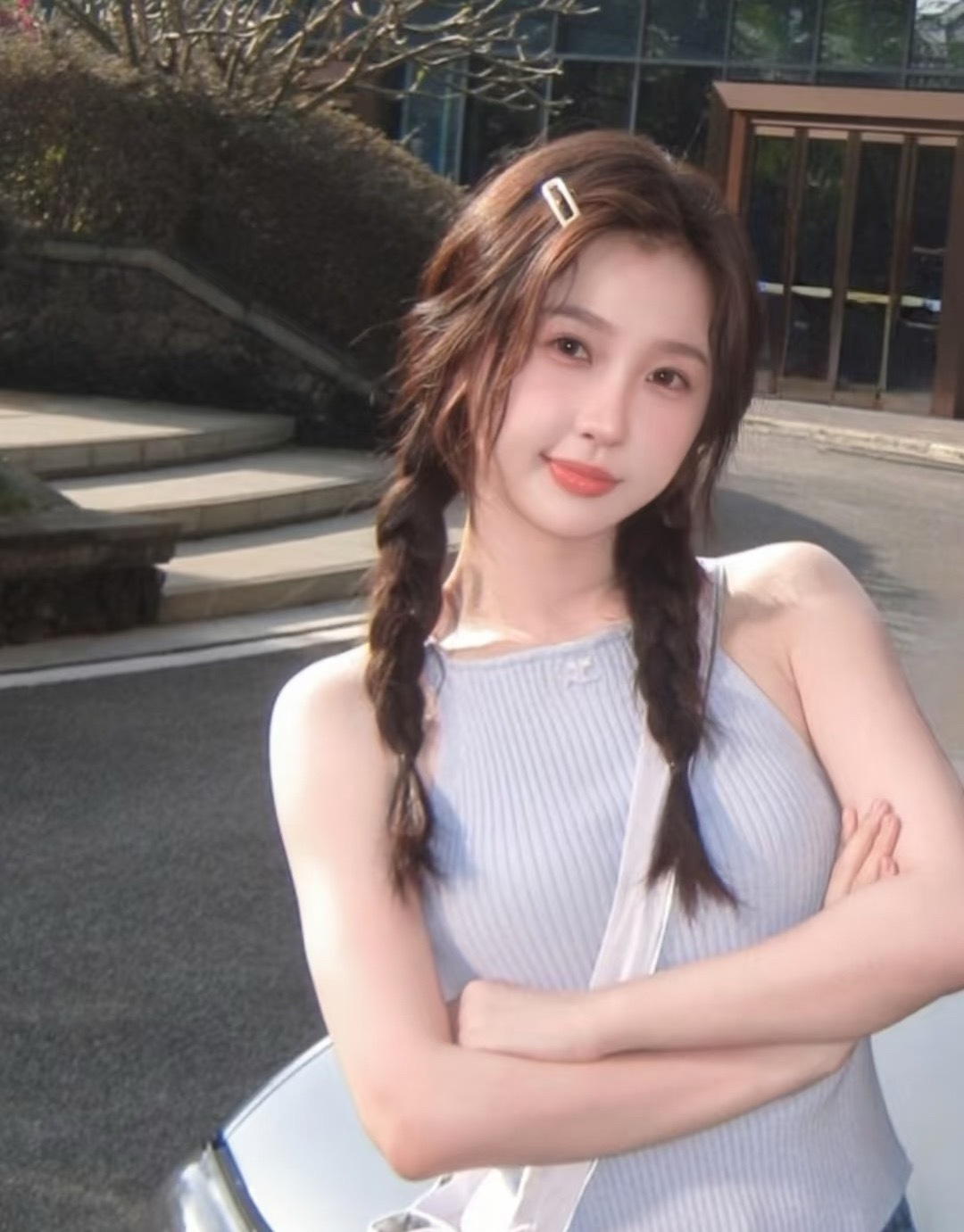 天天热搜无语，都弃剧了，除了搞暧昧没啥别的 