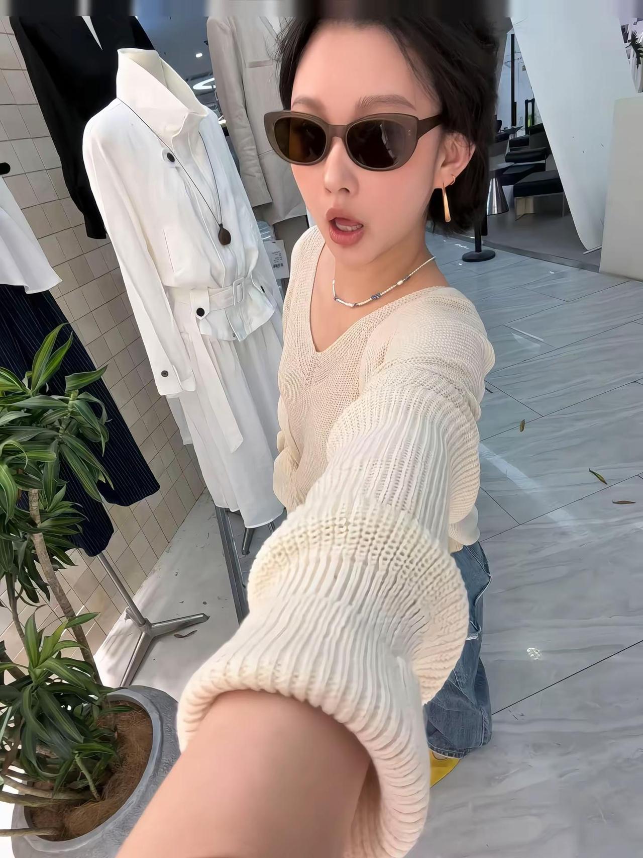 人早晚会什么都不在意的 年纪在变 气血有限 没有往日的暴躁脾气 也学会了平静的去