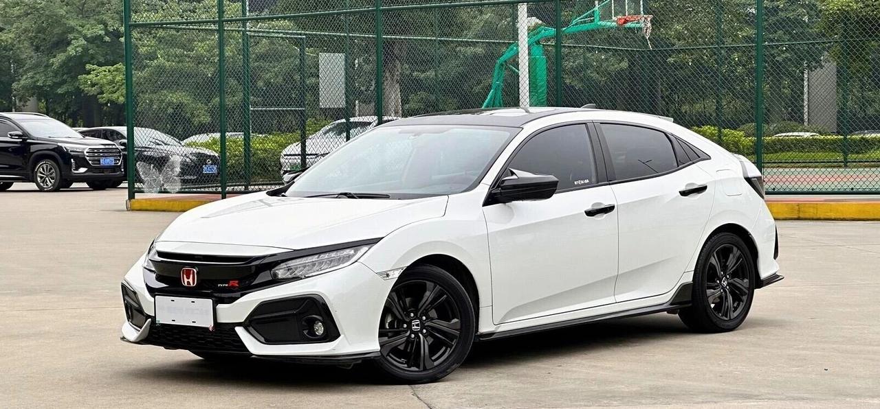 十代之后再无思域？这句话戳中多少人的情怀！十代思域凭炸裂颜值和强悍动力，成了无数