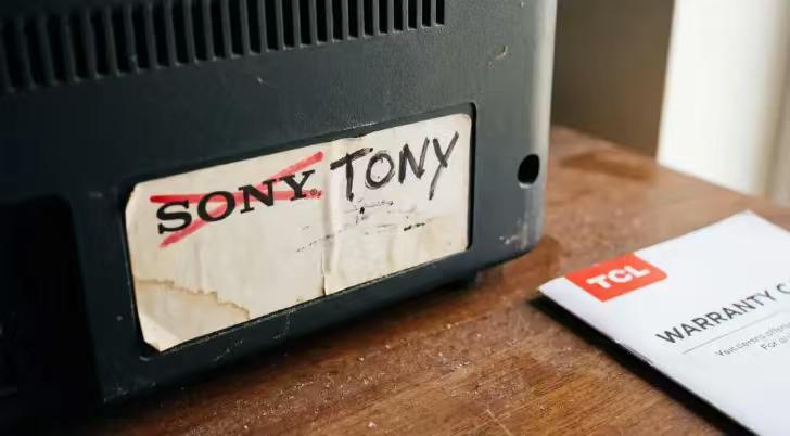 “索尼大法好”...惨啊！
去年，索尼手机凉了，败退中国市场。
刚刚，索尼电视也