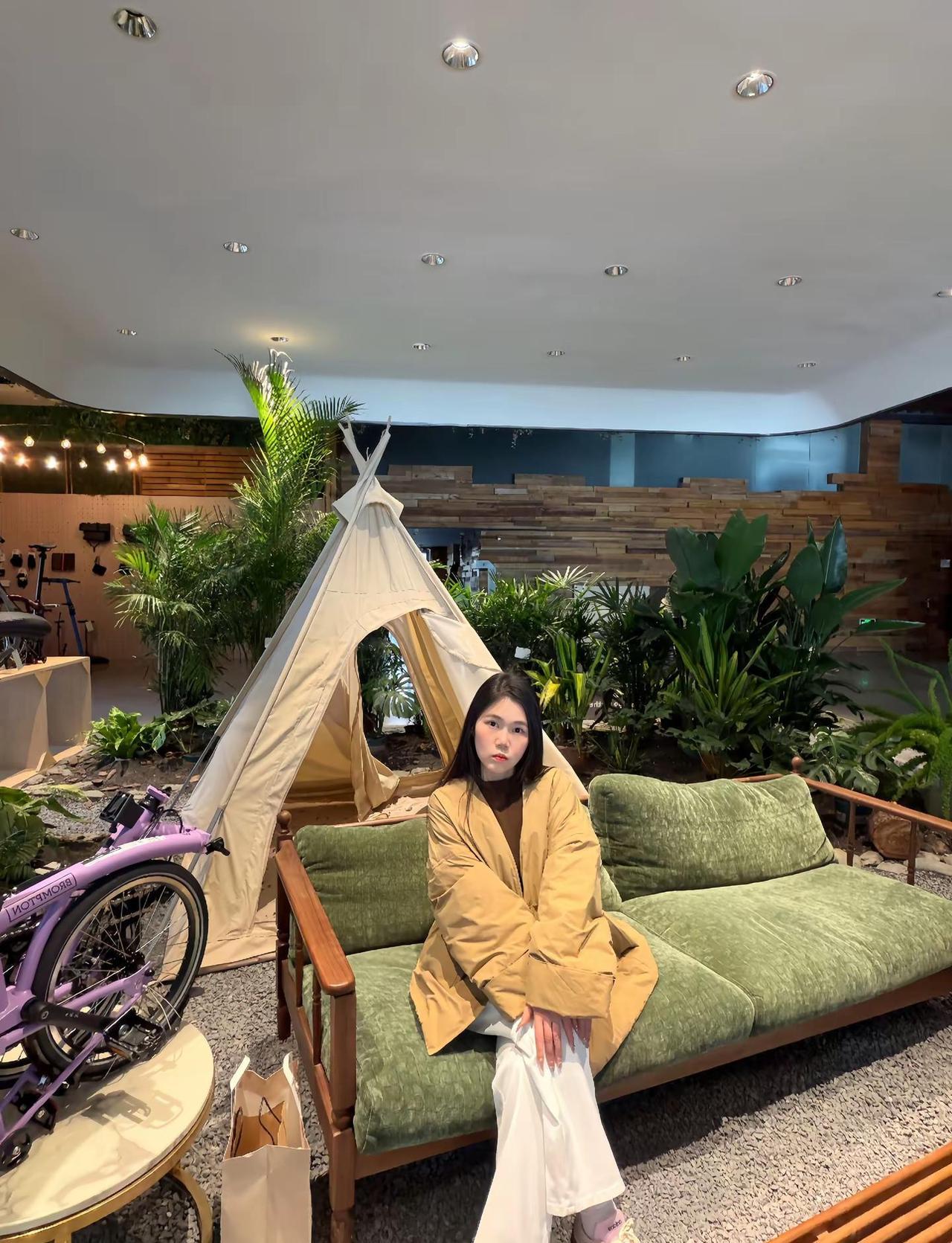 喧闹任其喧闹 自有我自为之 我自风情万种 与世无争自有我自为之