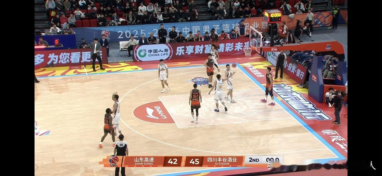 42:45！邱彪你怎么看高速男篮半场落后全华班四川！
准备期球队都练了什么？是练