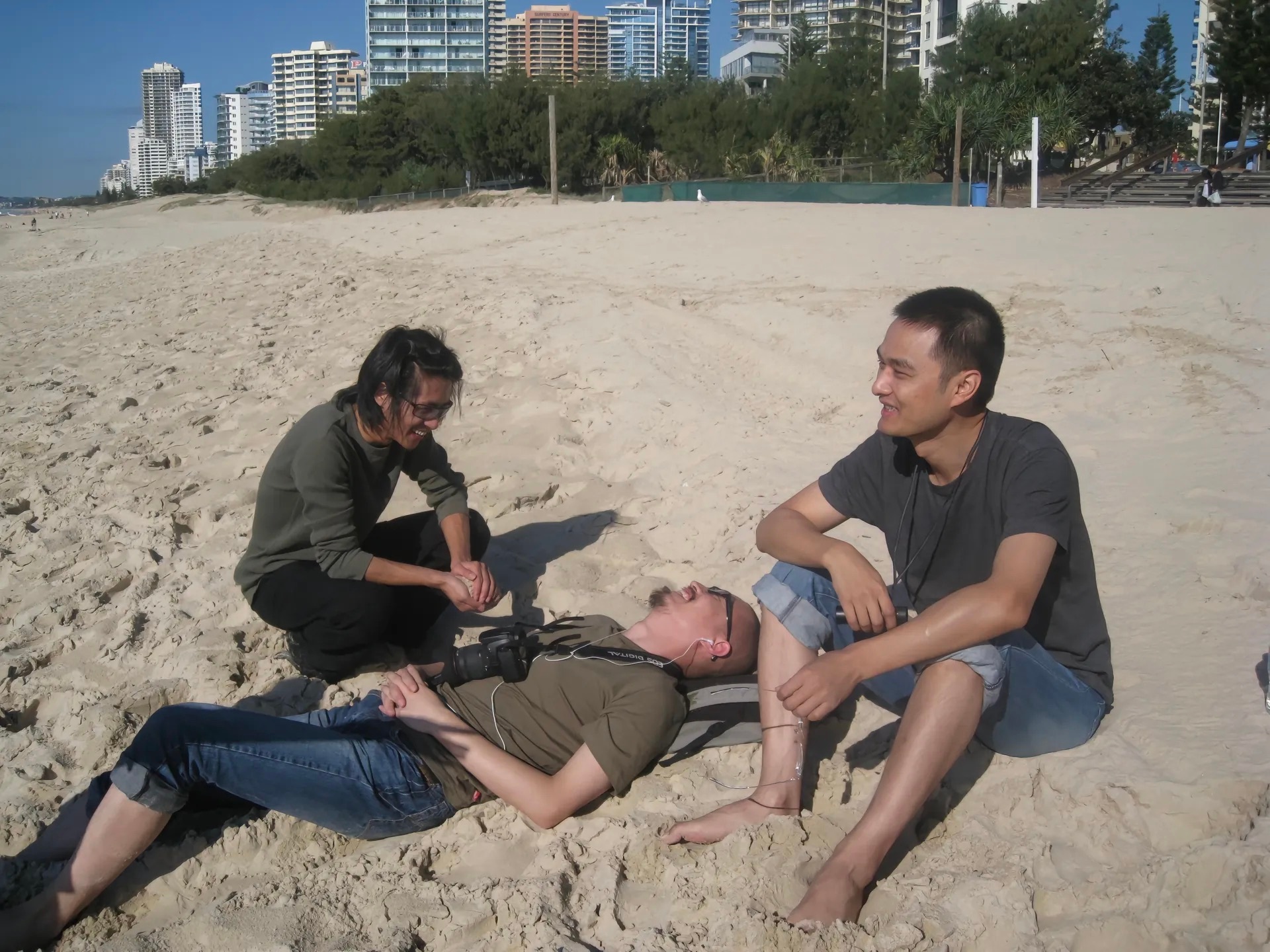 冯唐：陪孩子和赚钱，到底选哪个？“陪孩子和赚钱，到底选哪个？” 这是我在留言区看