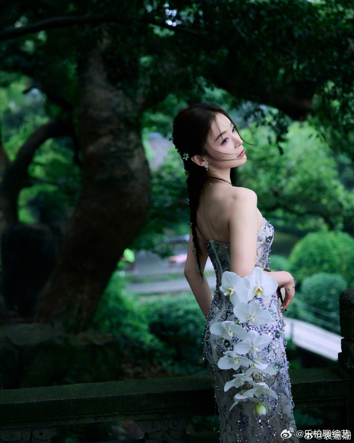 袁姗姗温婉知性美袁姗姗中式美学这一块 袁姗姗温婉知性美太让人觉得心动了，感受到了