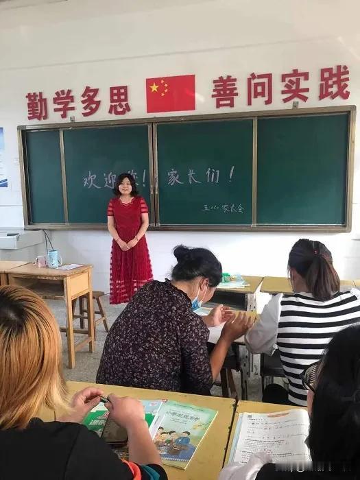 凑钱请保洁遭质疑竟被禁言：家长群成了“一言堂”！

近日，四川西昌某小学家长群里