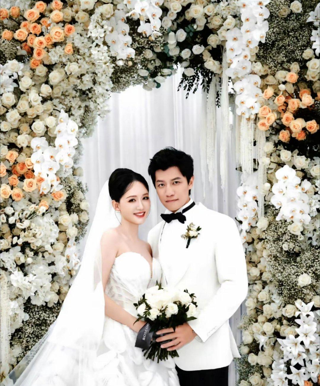 陈乔恩结婚了为什么不能接捧花 没毛病啊 谁规定的结婚了不能接捧花的[柯基] ​​
