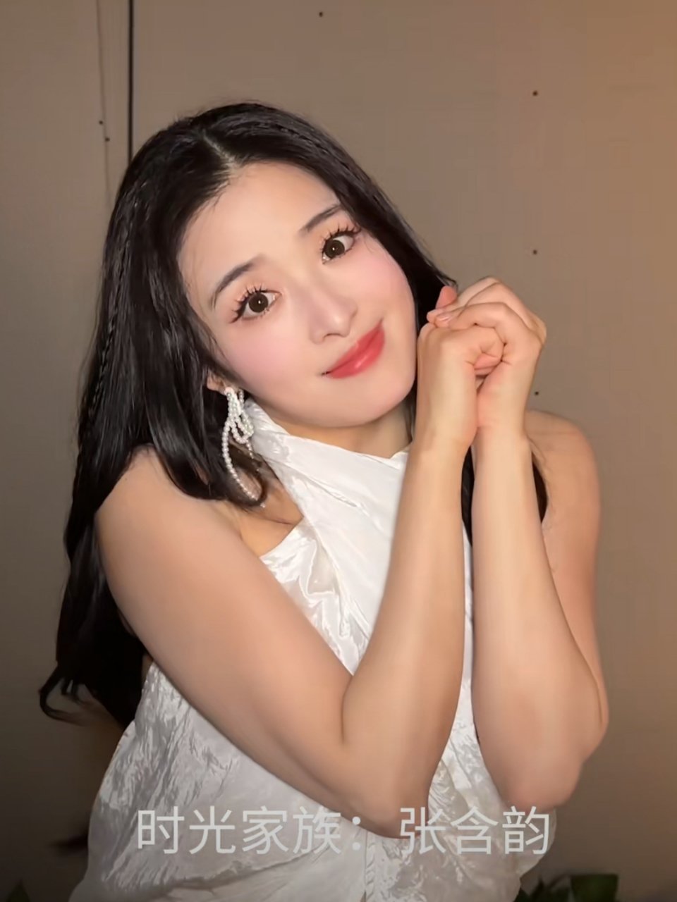 #时光音乐会cos表情包转场# 张含韵、何洁、尚雯婕、李霄云、李斯丹妮cos表情