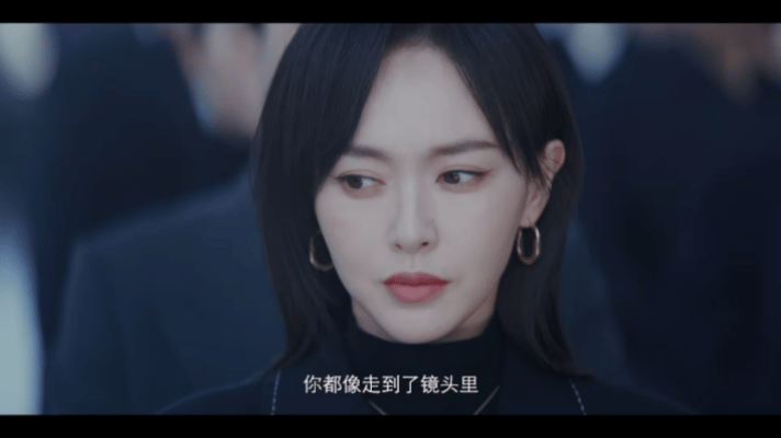 唐嫣新剧杀青捧花照 恭喜唐嫣新剧杀青🎊唐嫣倾力诠释都市女性陈岩，既是气场全开的