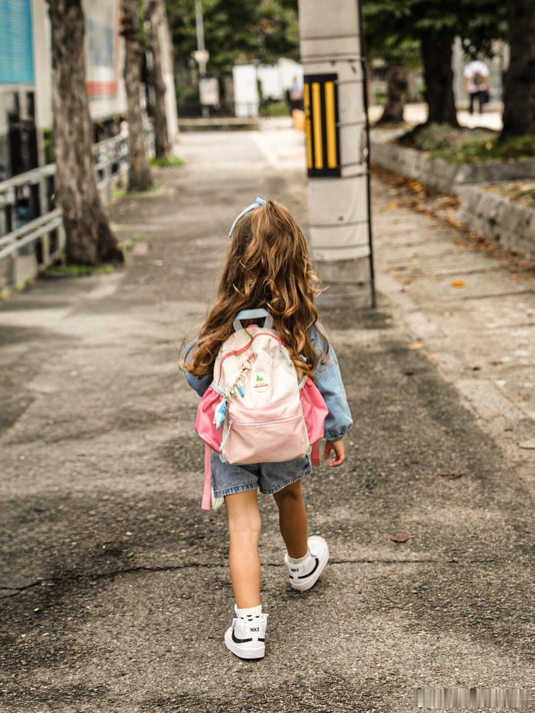 马修安德森[超话] 安叔的两个大宝贝Jamie和Juno已经开启在日本幼儿园和学