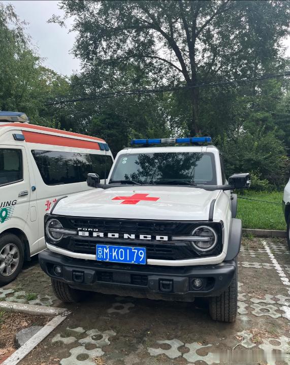 罕见红十字999版的国产江铃福特烈马，配置很高。 ​​​