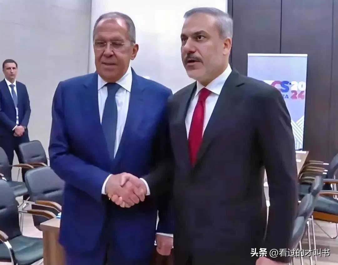特朗普屈害乌克兰的目的可能在伊朗。
美国中期选举临近，特朗普自知两年以来的胡作非