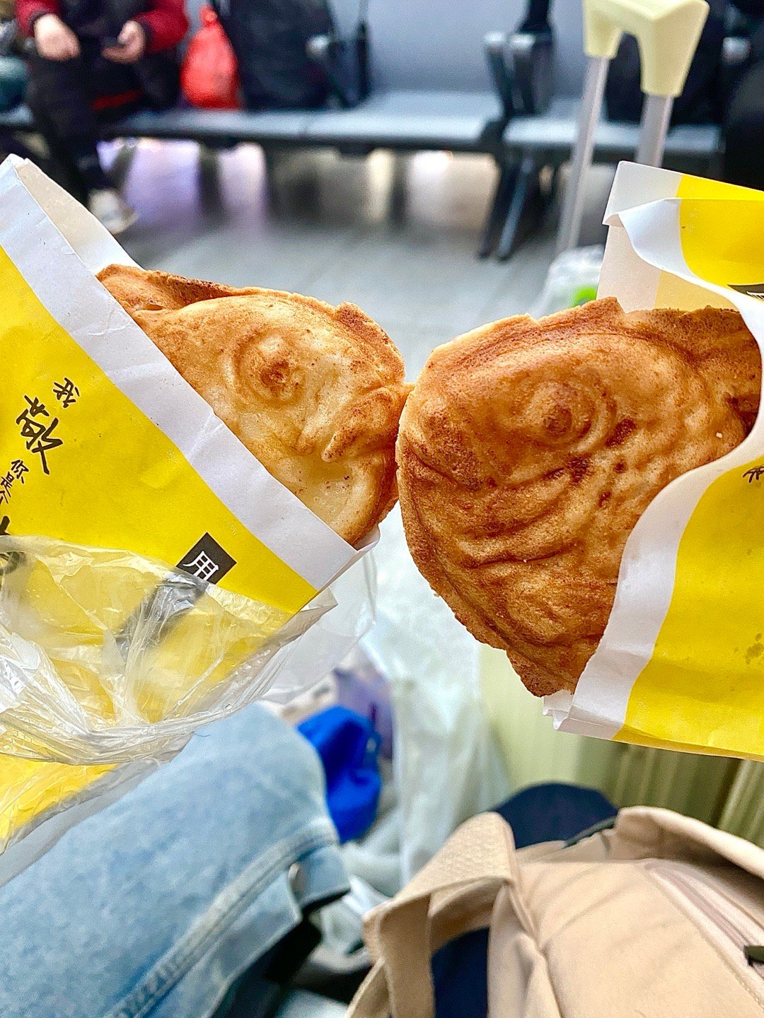 哈哈哈 两个正在kiss的小鱼饼 ​​​