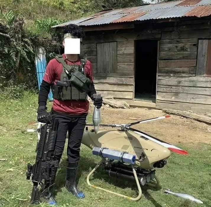 印尼武装部队的大杀器，这是珠海紫燕无人机公司研制的出口型河豚攻击无人机，可以一次