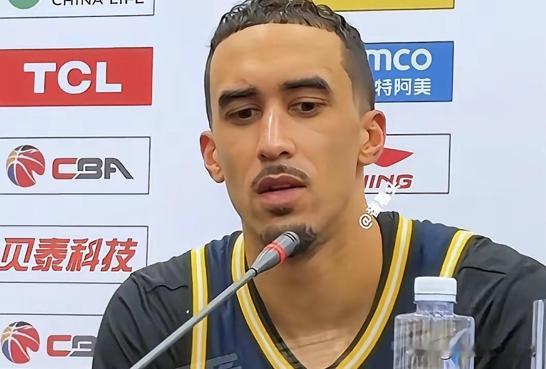 84-74广东主场不敌上海！
今晚的广东跟昨晚的山东简直就是一个版本啊。上半场给